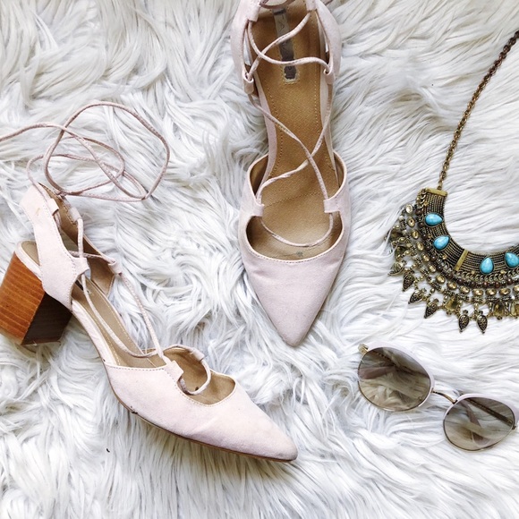 Tahari Shoes - ❤️Host Pick❤️Tahari Lace Up Flats 🎀
